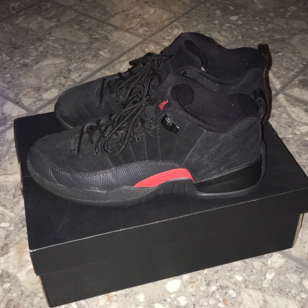 Jordan retro 12 low (Grade school 6.5y=8 wms)